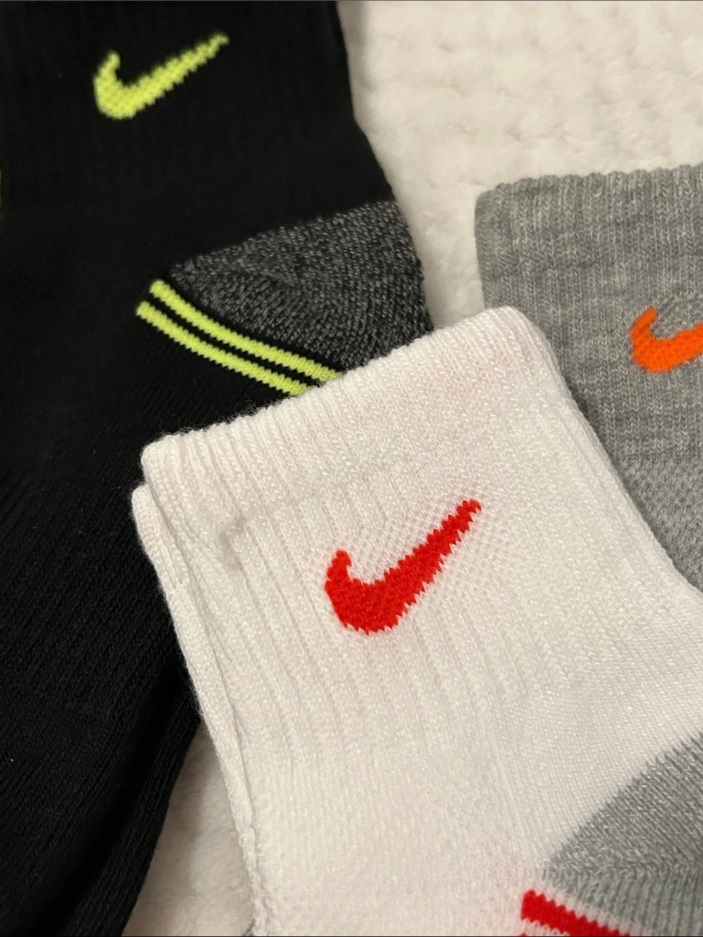 NWOT Nike Kids Unisex Cushioned Quarter Ankle Socks, 4 Pairs - Size Medium 9-11